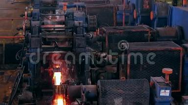 钢铁厂。 工作机器。 波宁热蜂窝。 蒸汽蒸汽